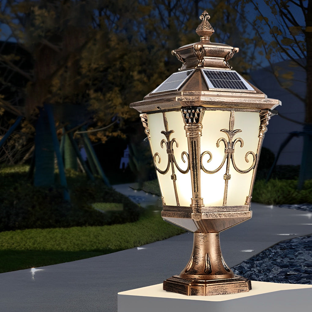 Solar-Powered Retro Post Light in Die-Cast Aluminum for Garden Paths