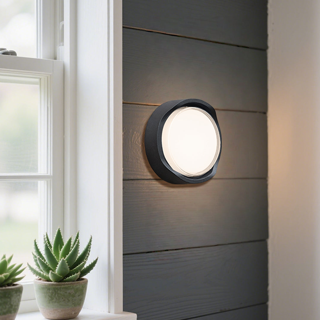 Minimalist Outdoor Wall Sconce in Black – Waterproof LED for Modern Facades