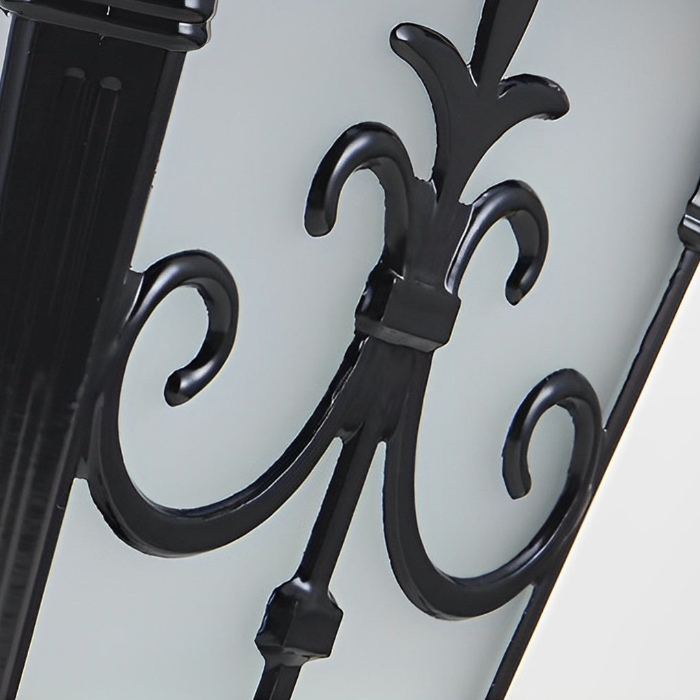 Solar-Powered Retro Post Light in Die-Cast Aluminum for Garden Paths