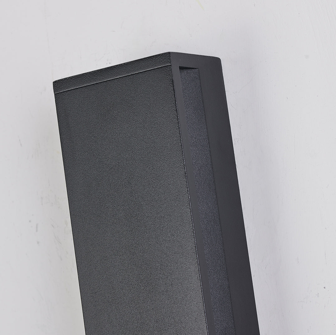 Modern Linear LED Wall Sconce in Black Aluminum with Clear Acrylic