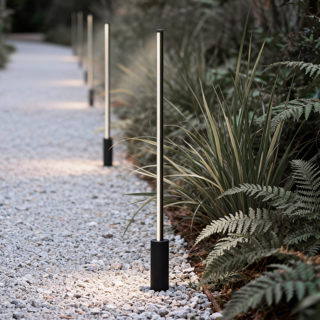 Modern Outdoor LED Floor Lamp – Waterproof Linear Garden Light