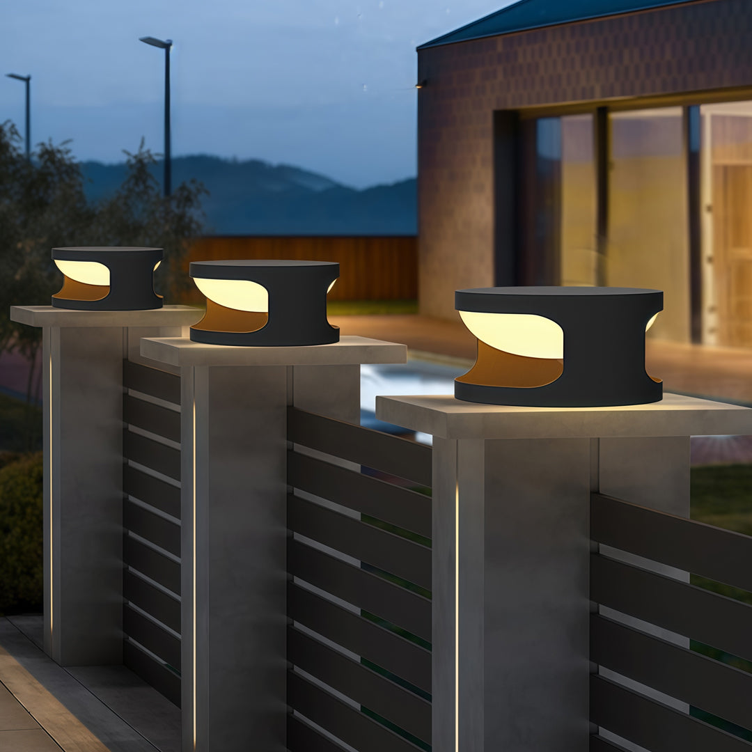 Round Outdoor Pillar Cap Light in Stainless Steel for Courtyard and Fence Posts