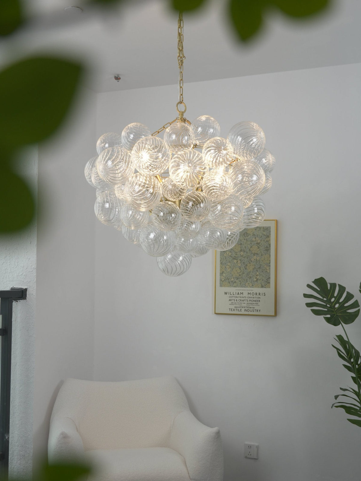 Lumière Cascade Glass Ball Chandelier – Modern Sculptural Pendant Light