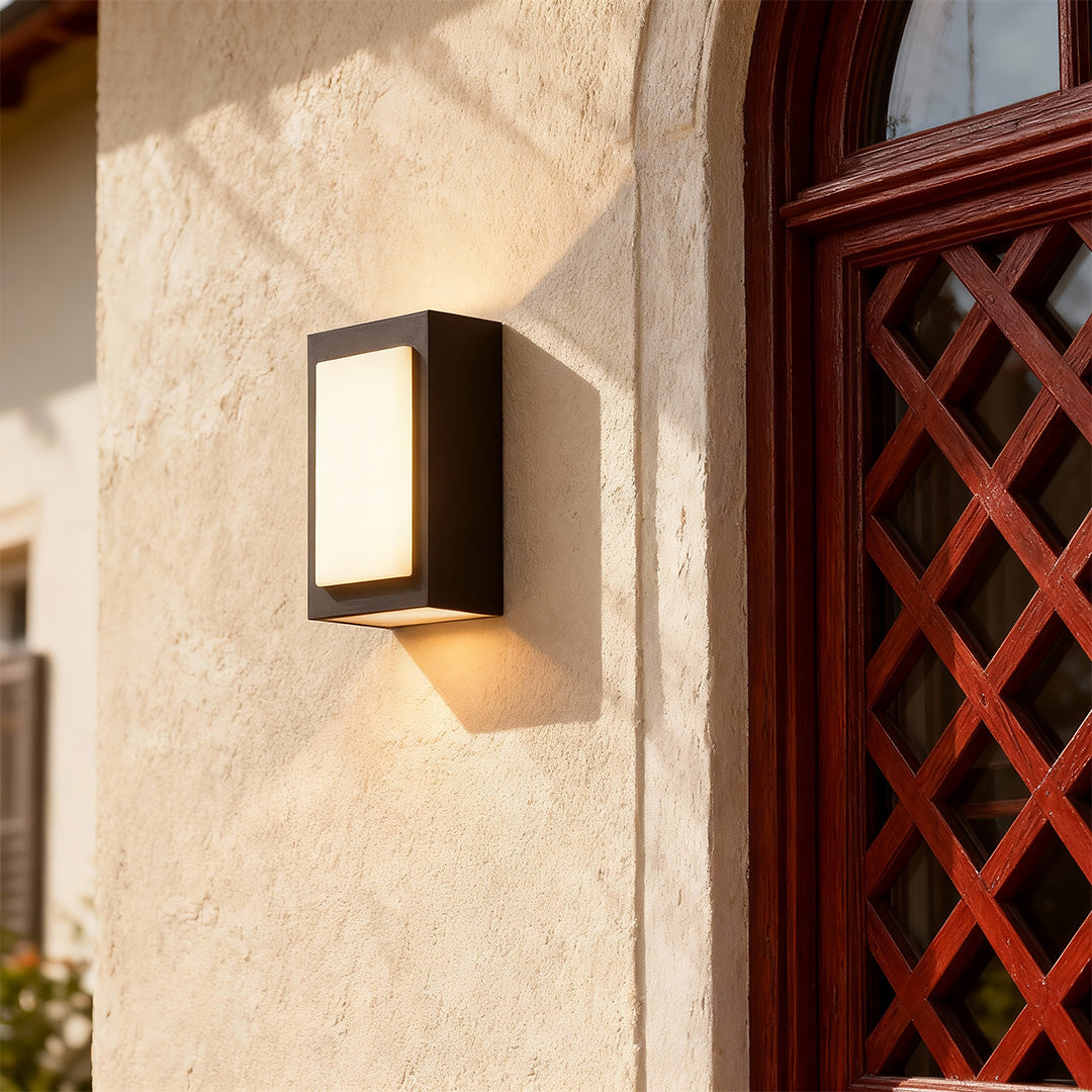 Modern Outdoor Wall Sconce with Integrated LED – Minimalist Black Aluminum Fixture