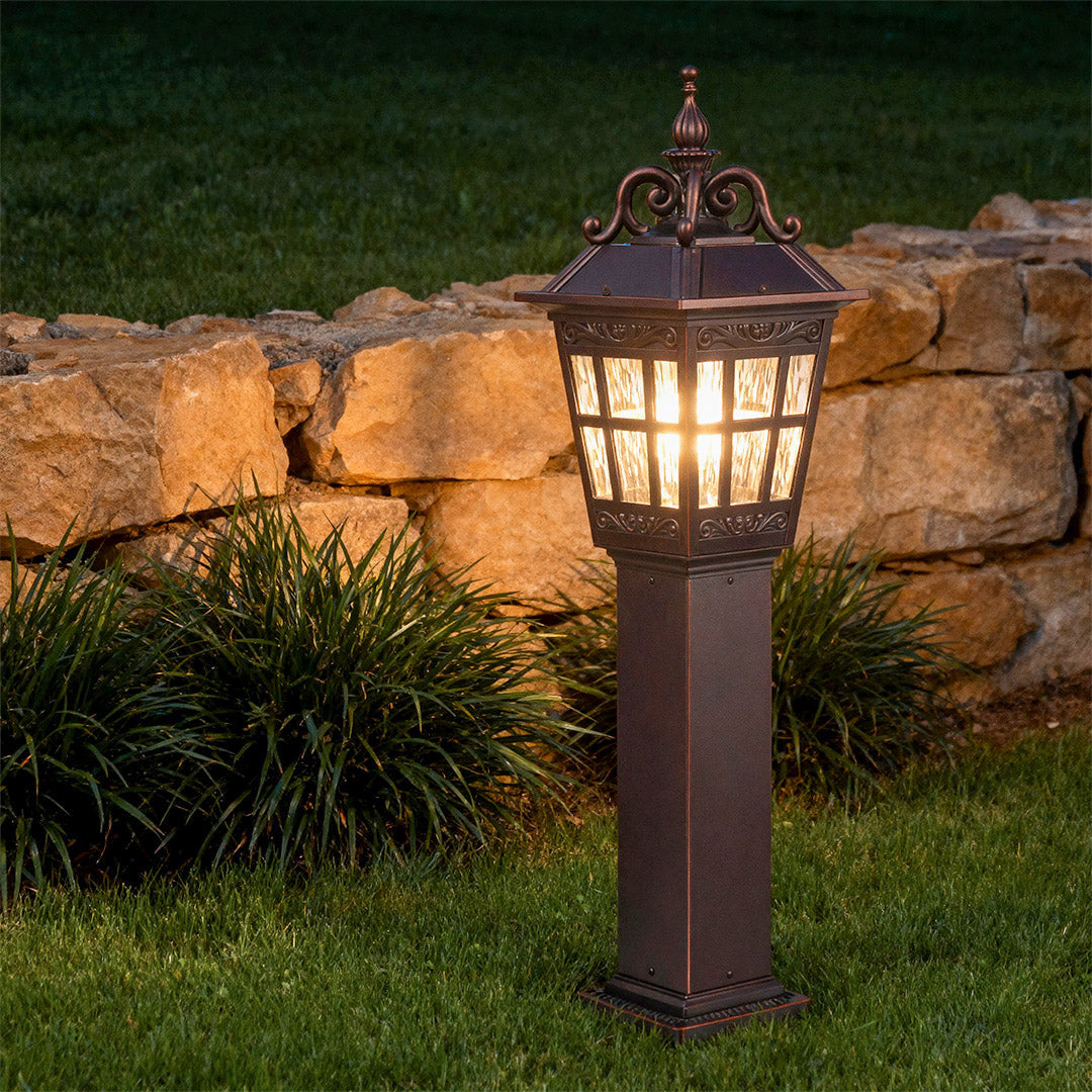 European-Style Cast Aluminum Outdoor Post Light with Clear Glass Shade