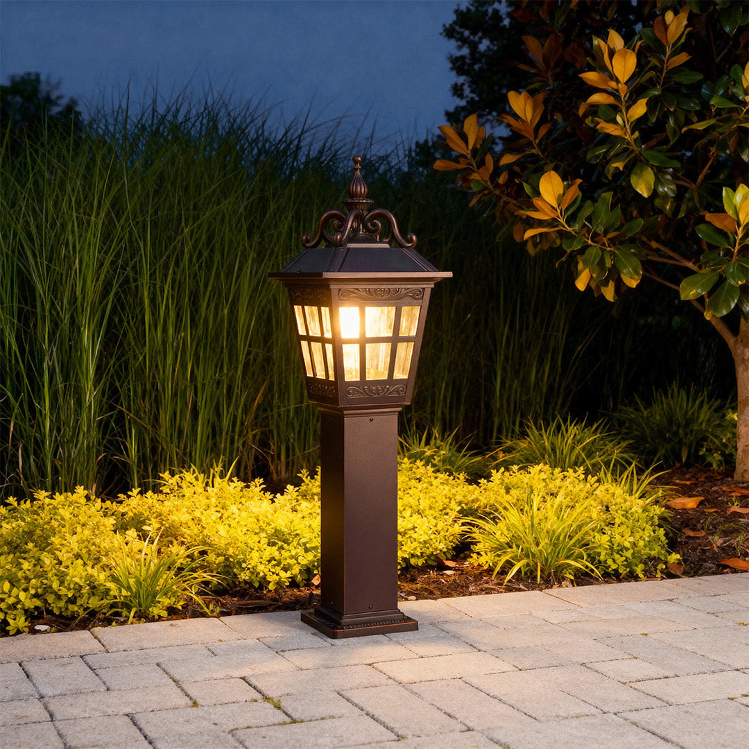 European-Style Cast Aluminum Outdoor Post Light with Clear Glass Shade