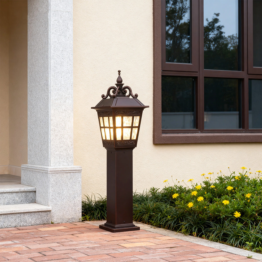 European-Style Cast Aluminum Outdoor Post Light with Clear Glass Shade