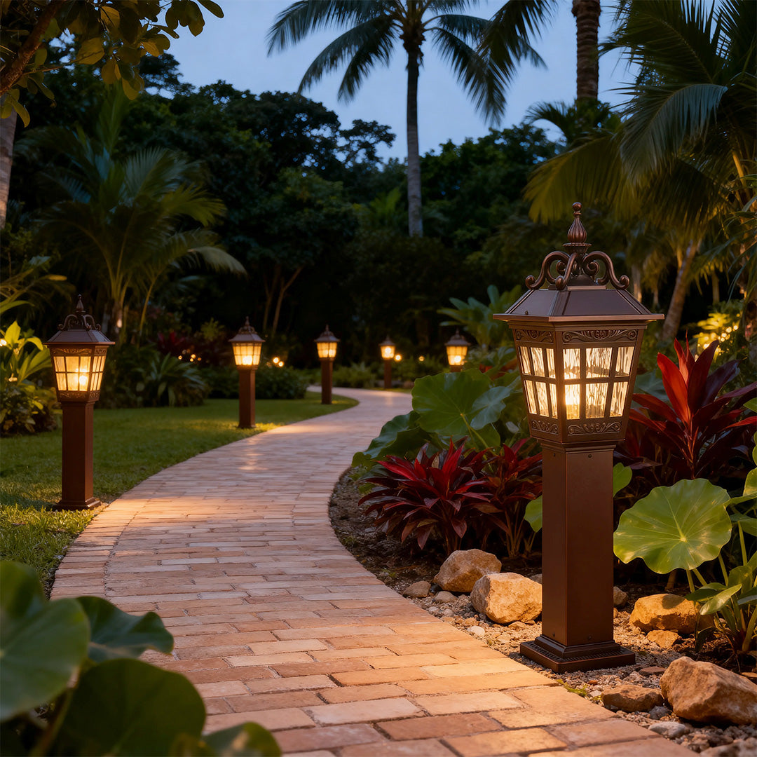 European-Style Cast Aluminum Outdoor Post Light with Clear Glass Shade