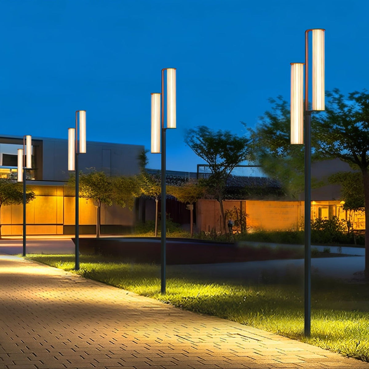 Lumo Arc Outdoor Post Light – Modern LED Garden Lamp in Matte Black