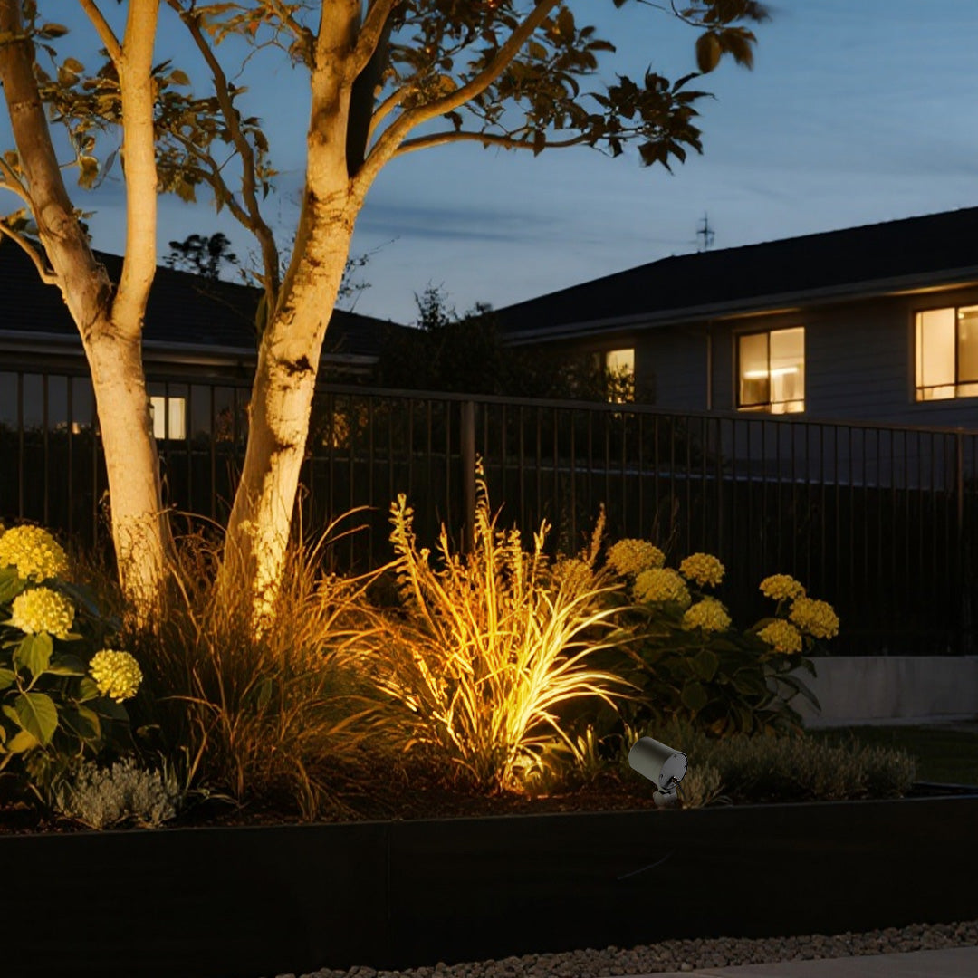 Luma Outdoor LED Spot Light – Modern Architectural Garden Uplight