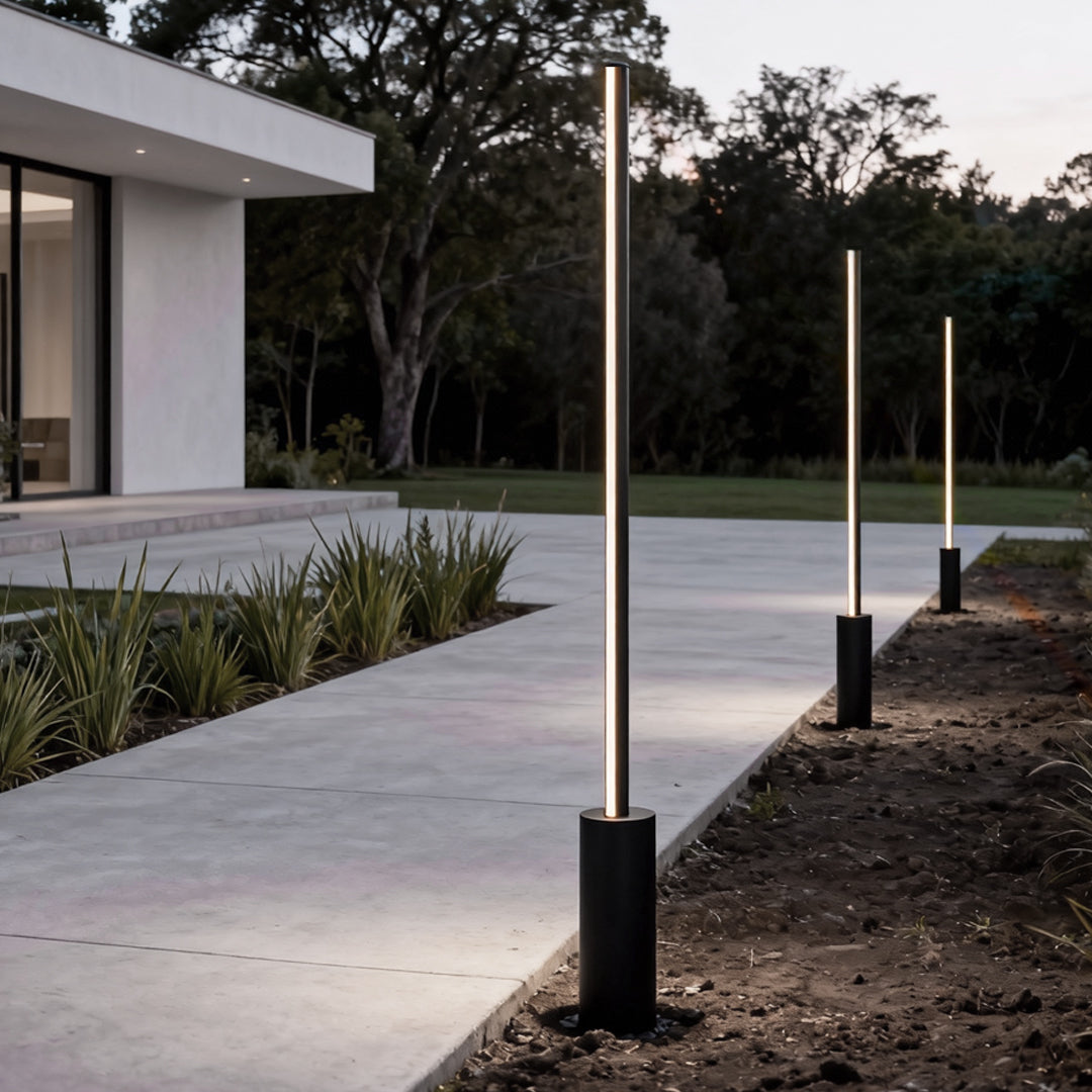 Modern Outdoor LED Floor Lamp – Waterproof Linear Garden Light