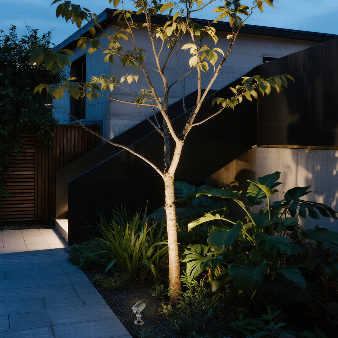 Luma Outdoor LED Spot Light – Modern Architectural Garden Uplight