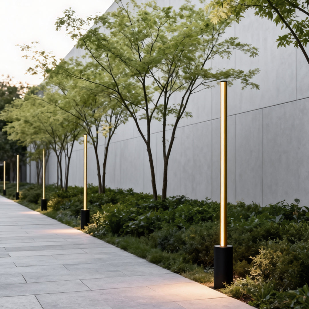 Modern Outdoor LED Floor Lamp – Waterproof Linear Garden Light