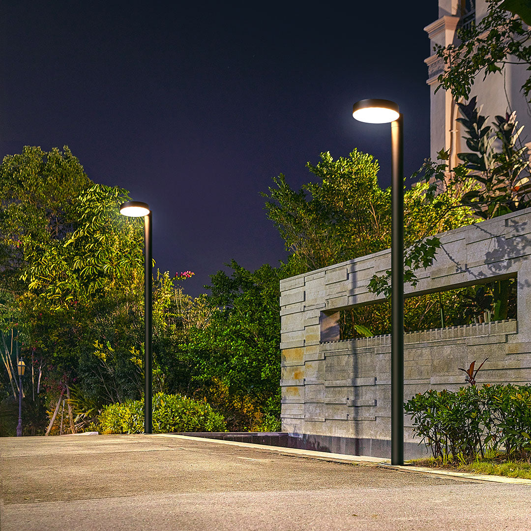 Solar-Powered Architectural LED Garden Light in Black Aluminum