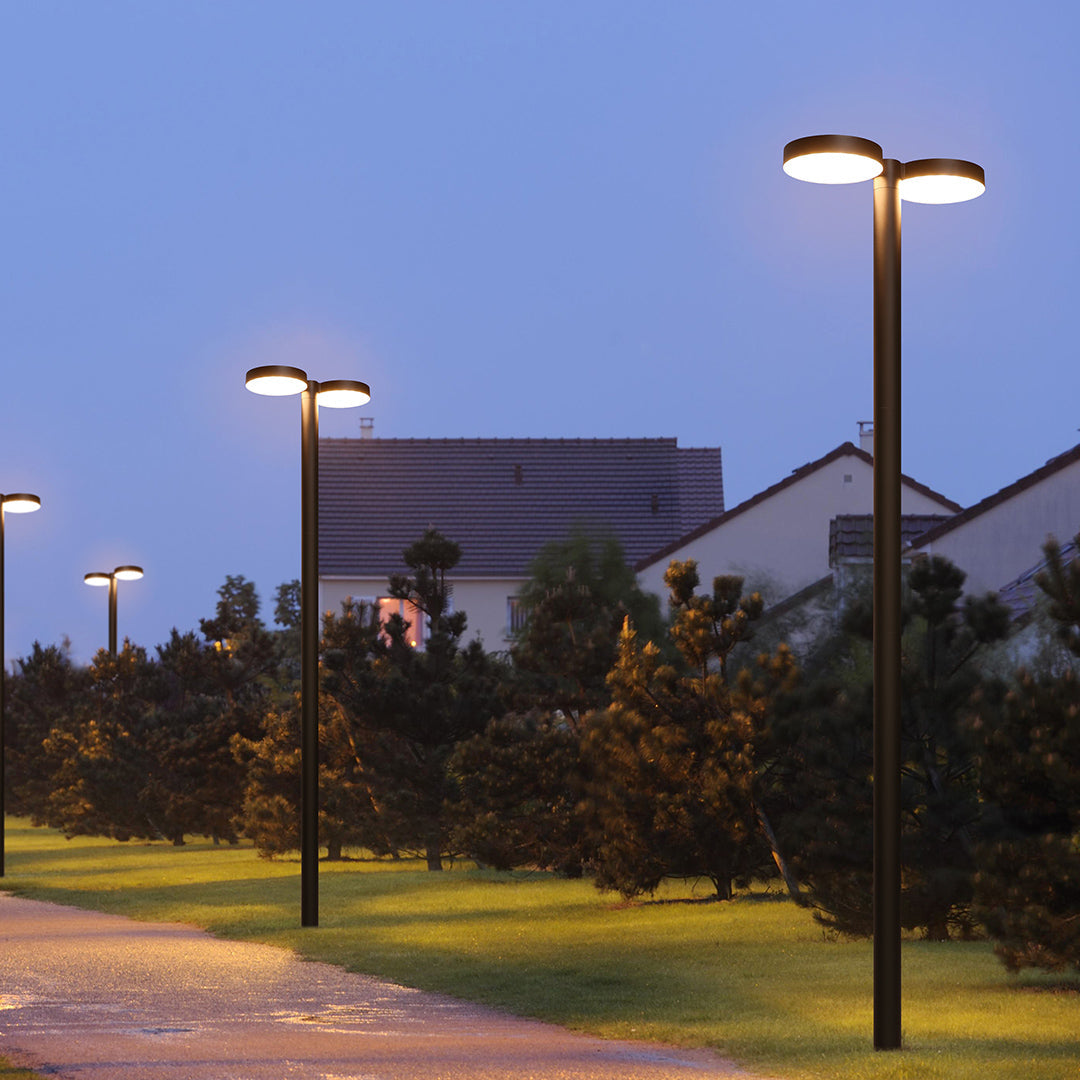 Solar-Powered Architectural LED Garden Light in Black Aluminum