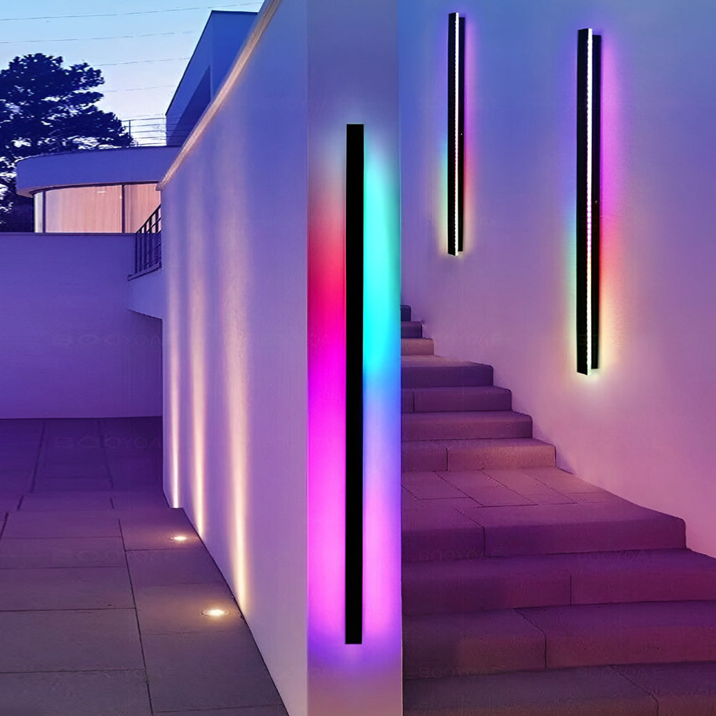 Linear LED Outdoor Wall Light in Black – Modern Architectural Strip Lighting