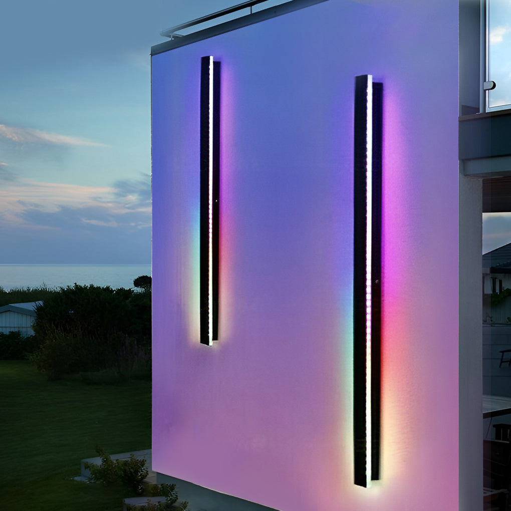 Linear LED Outdoor Wall Light in Black – Modern Architectural Strip Lighting