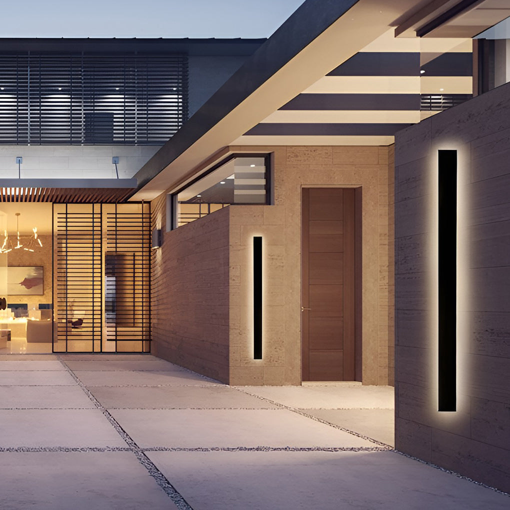 Linear LED Outdoor Wall Light in Black – Modern Architectural Strip Lighting