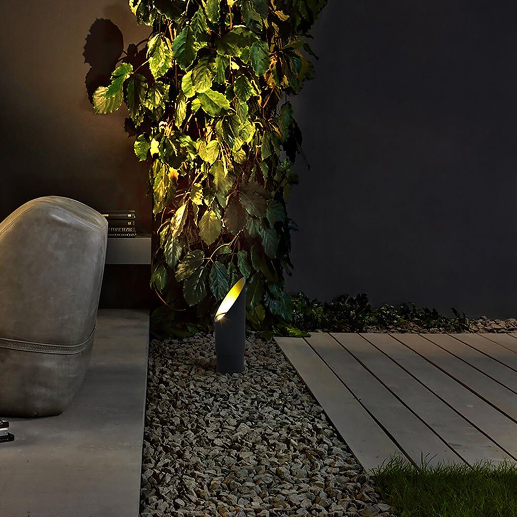 Outdoor Waterproof LED Landscape Spotlight with Adjustable Height for Garden and Courtyard
