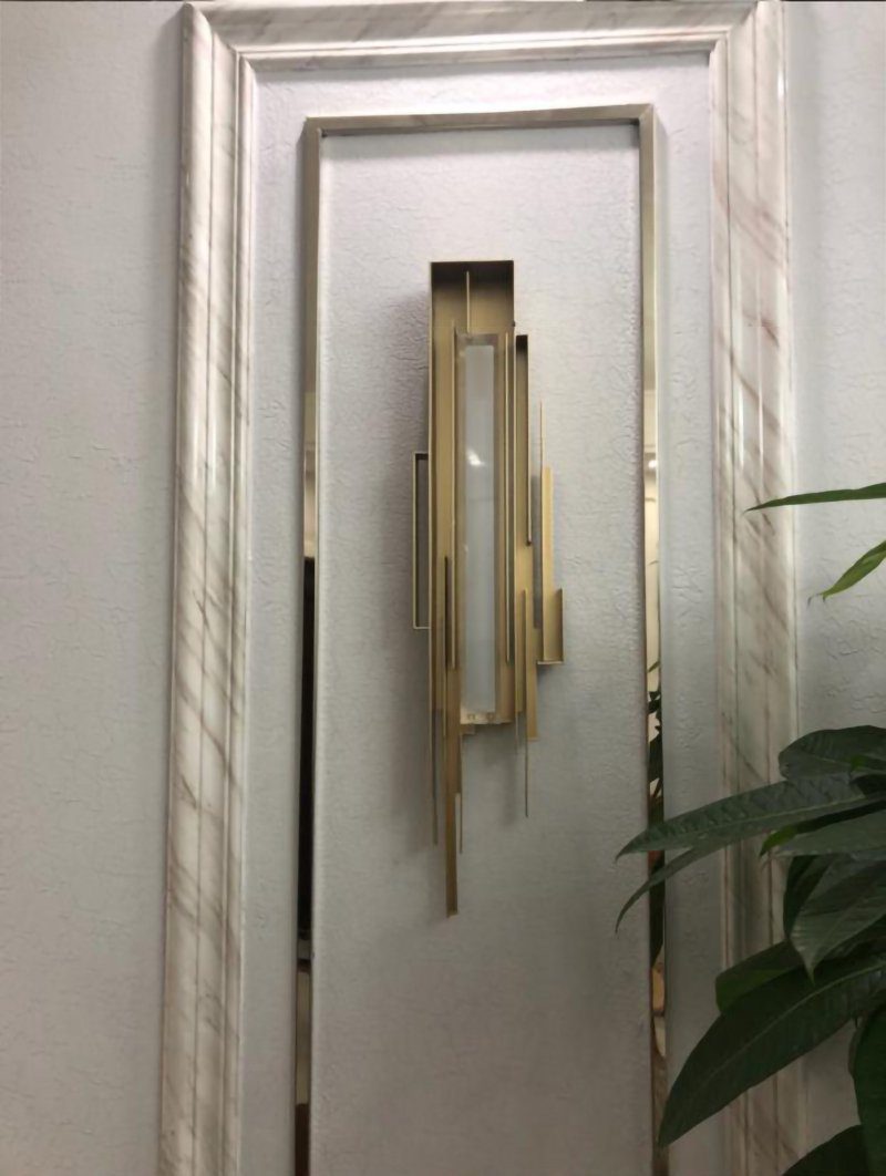 Metal Sculpted Sconce
