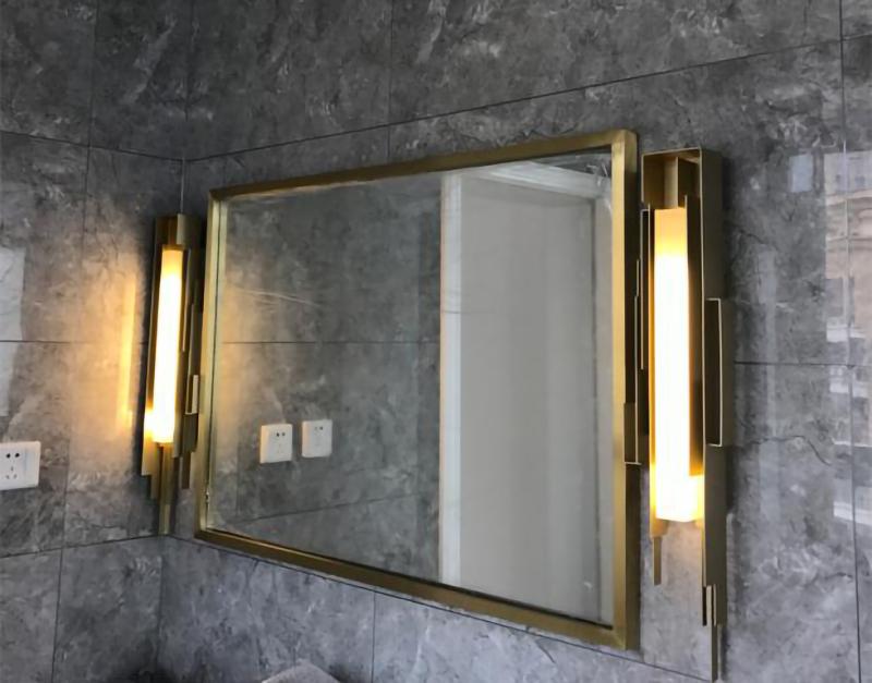 Metal Sculpted Sconce