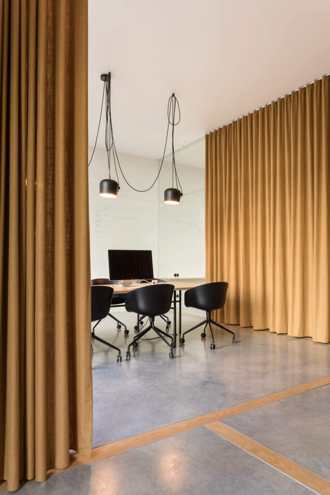 Aim Pendant Light