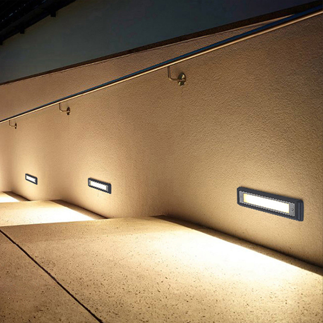 Recessed Step Light in Minimalist Aluminum for Architectural Outdoor Spaces