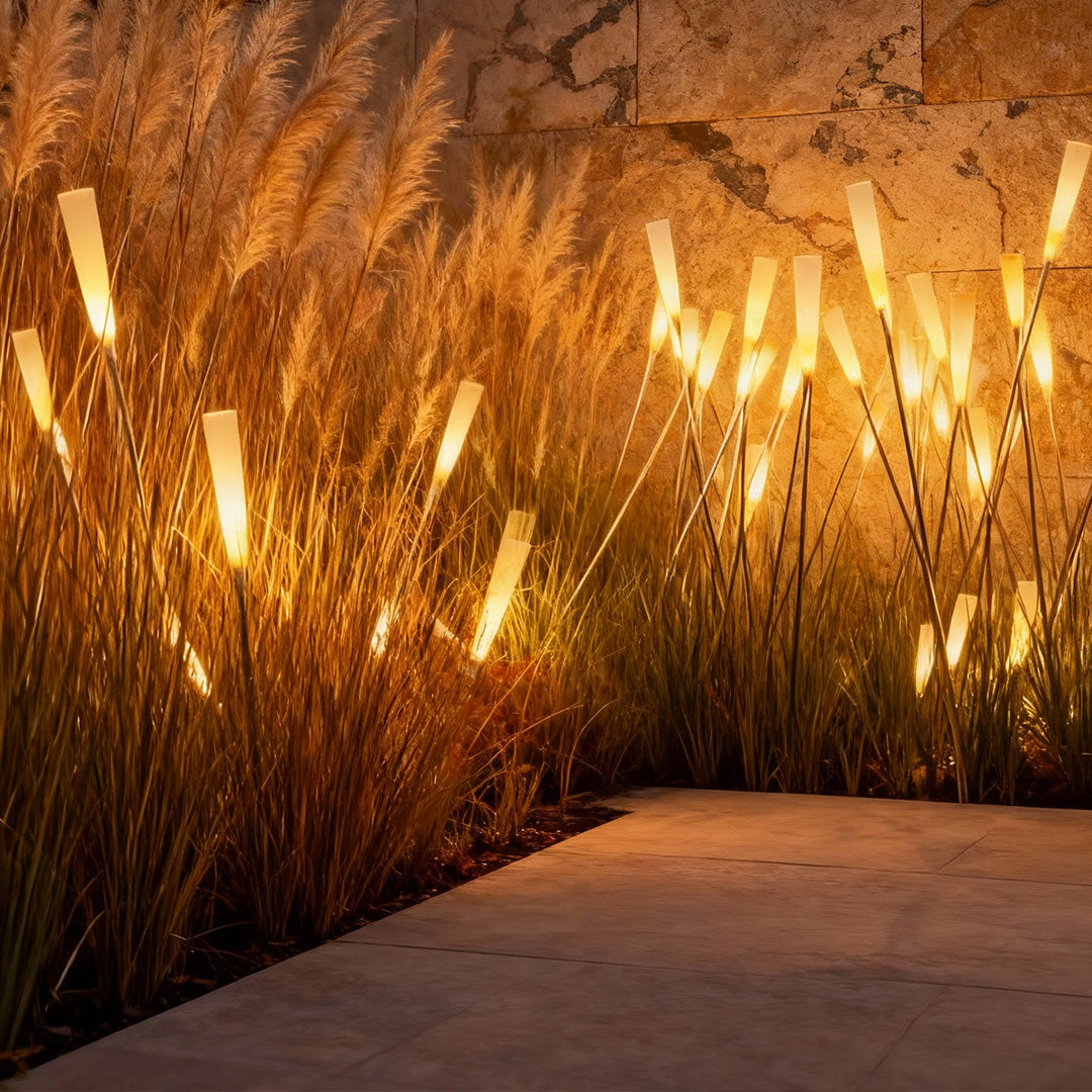 Reed Acrylic Landscape Light – Modern Outdoor Garden Path Lighting