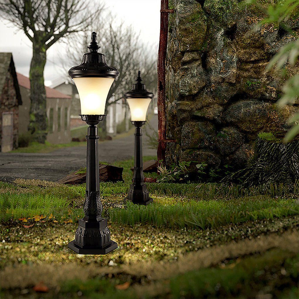 Retro Outdoor Post Light – Vintage High Pole Garden Lamp in Black