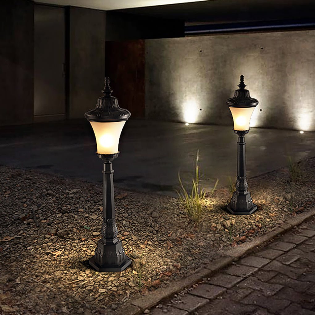 Retro Outdoor Post Light – Vintage High Pole Garden Lamp in Black