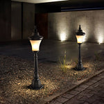 Retro Outdoor Post Light – Vintage High Pole Garden Lamp in Black