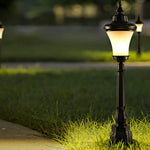 Retro Outdoor Post Light – Vintage High Pole Garden Lamp in Black