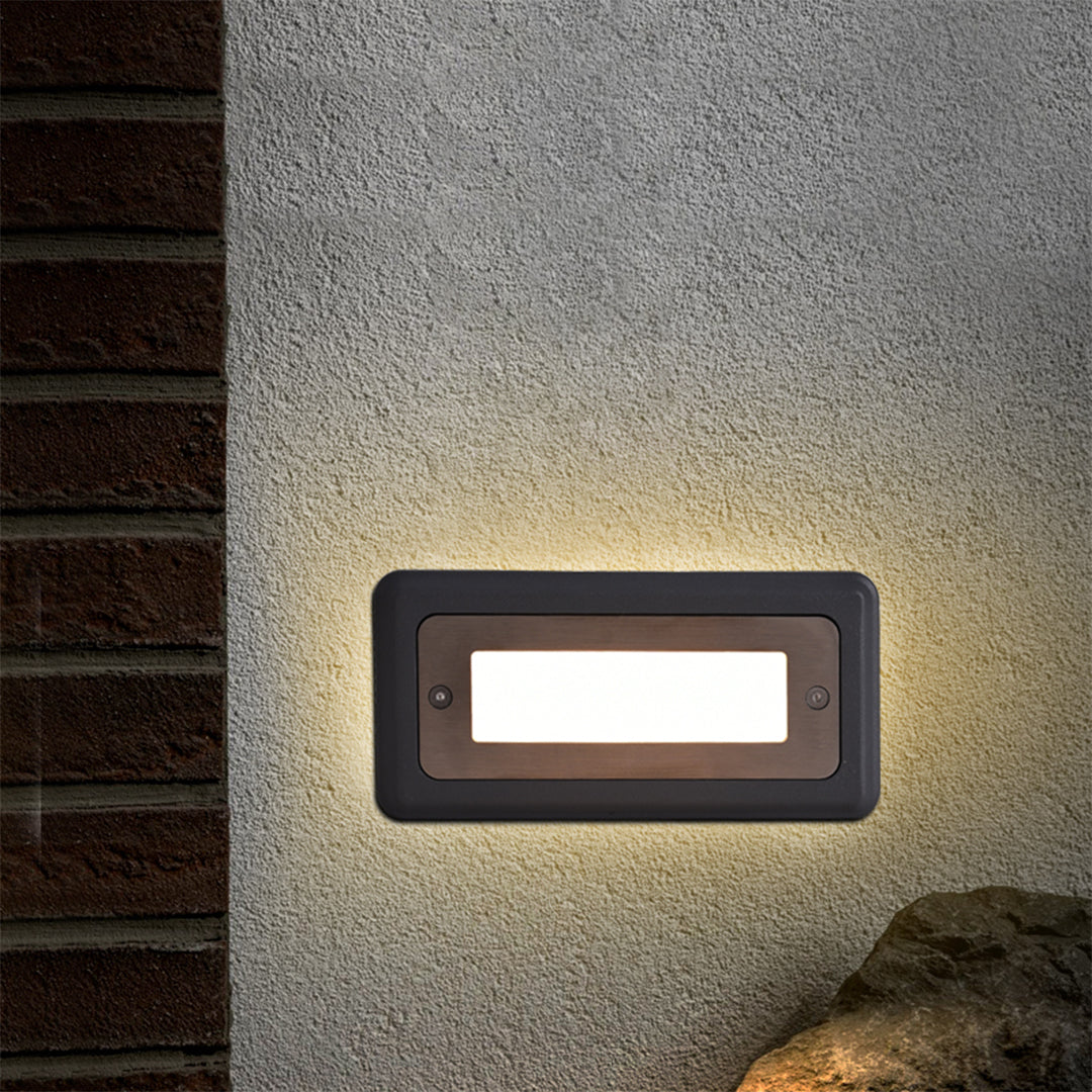 Recessed Step Light in Minimalist Aluminum for Architectural Outdoor Spaces