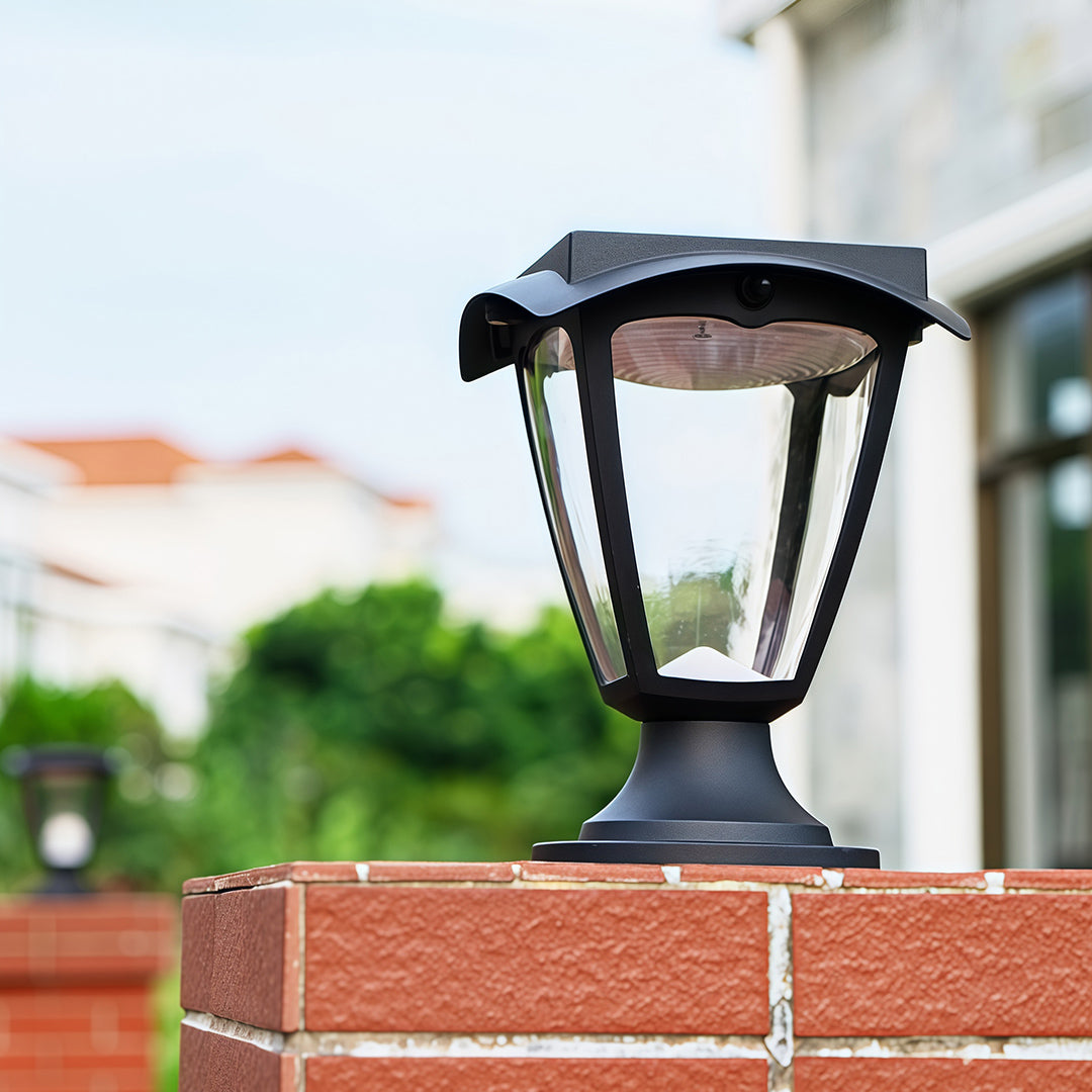Aurelia Solar Pillar Light in Die-Cast Aluminum for Modern Landscapes