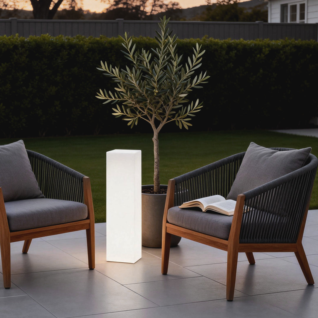 Lumina Square LED Floor Lamp for Modern Outdoor Spaces