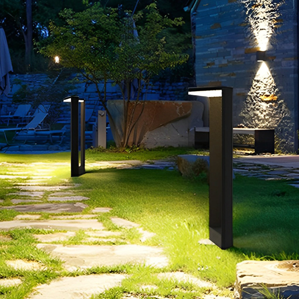 Linear LED Pathway Light – Minimalist Outdoor Landscape Lamp in Black