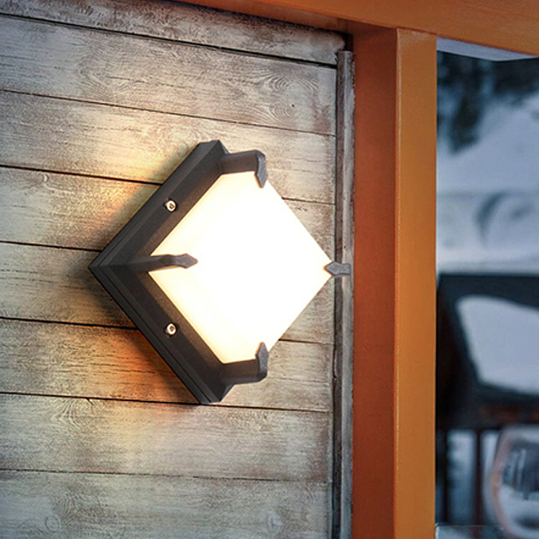 Modern Outdoor Wall Sconce in Black Die-Cast Aluminum