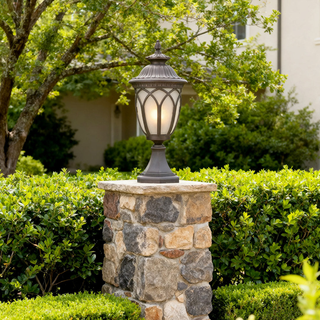 Luxury Weather-Resistant Cast Aluminum Garden Pillar Light with Clear Glass Shade
