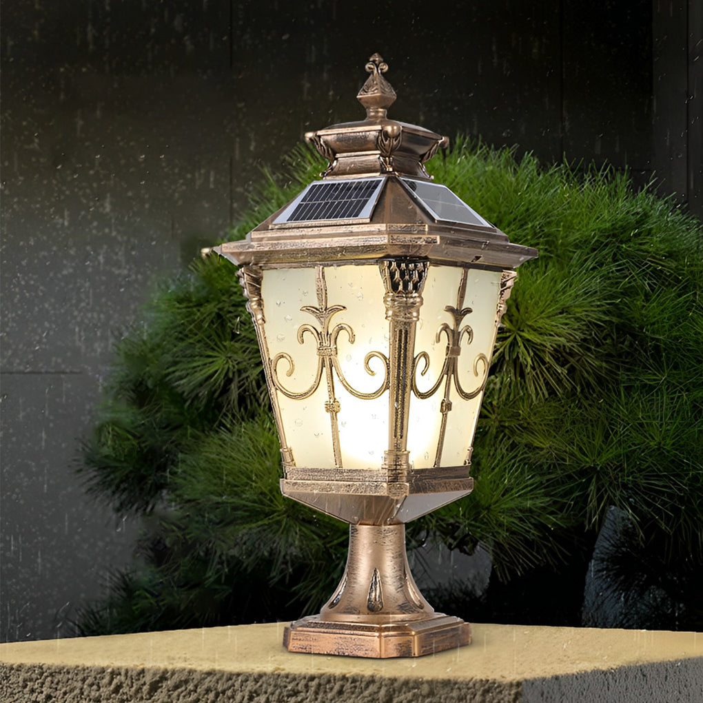 Solar-Powered Retro Post Light in Die-Cast Aluminum for Garden Paths