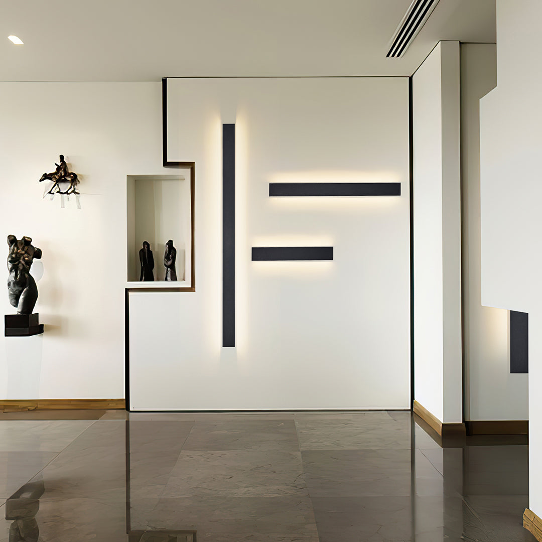 Modern Linear LED Wall Sconce in Black Aluminum with Clear Acrylic